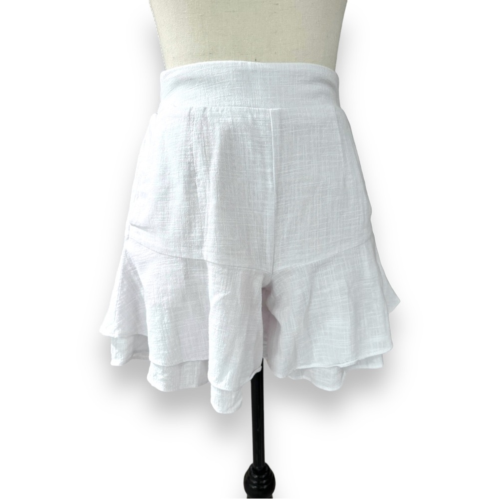 Inc International Concepts white ruffle shorts size Small